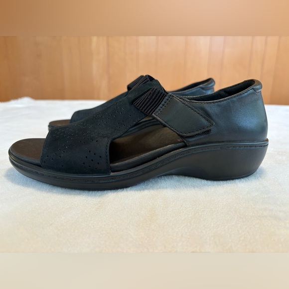 NWOT Aravon Duxbury T-Strap Black Sandal Size 6.5 - Picture 2 of 9
